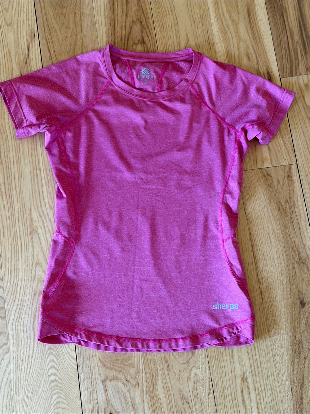Sherpa Women's Short Sleeve Performance Tee in Pink